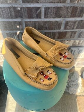 VTG Tan Beaded Fringe Moccasin Flats - Women